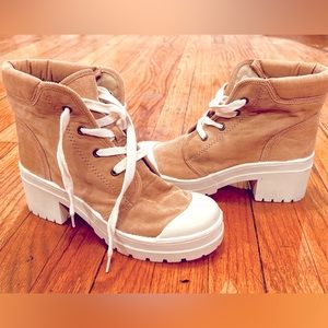 Rouge fabric track platform an-
kle boots